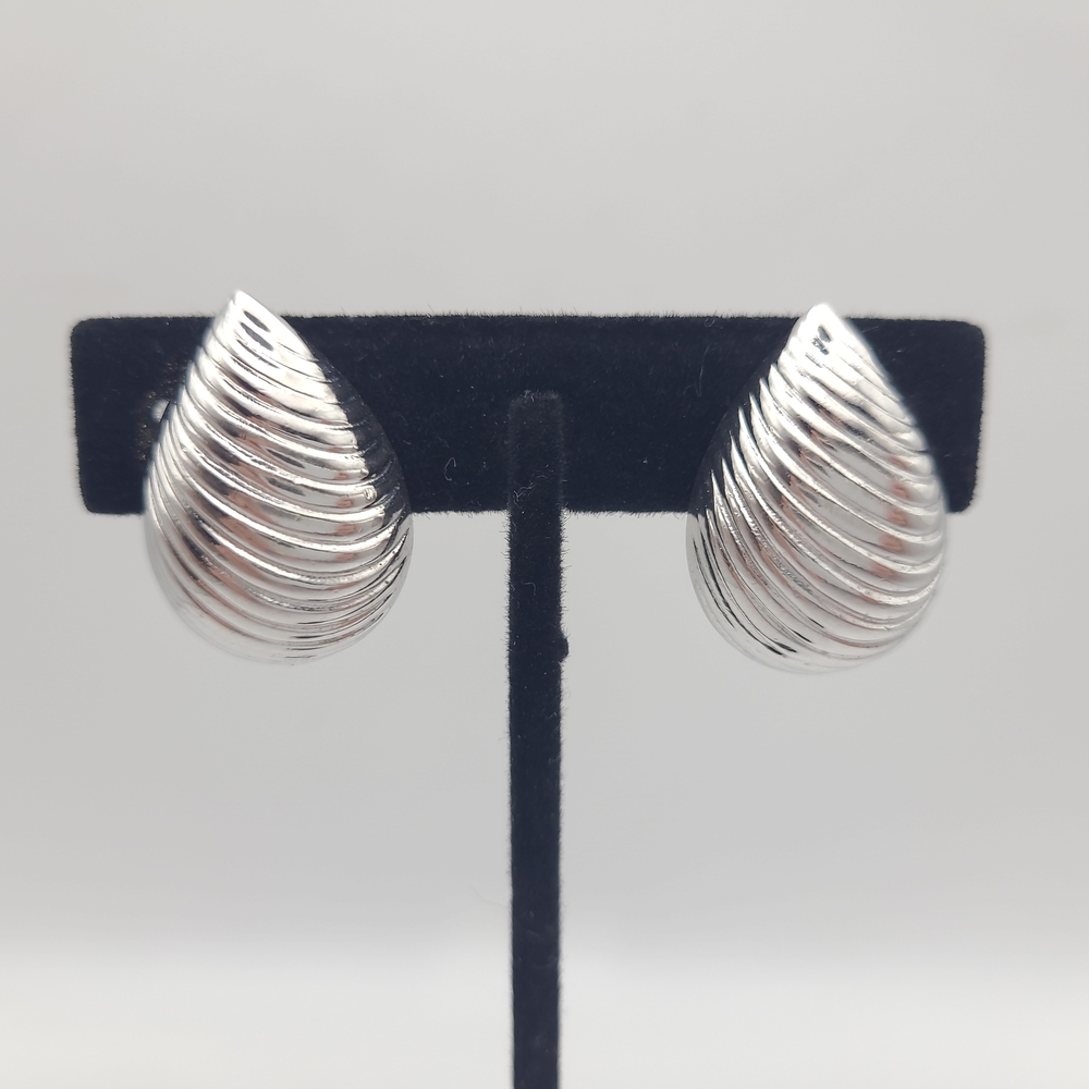 Vendome Signed Silver Tone Ribbed Teardrop Clip Earrings